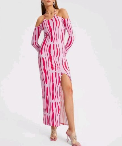 Vestido rosa com fenda